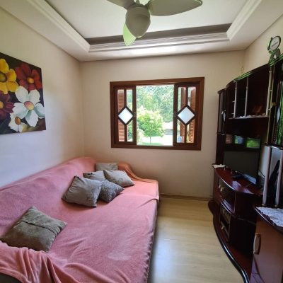 Casa Residencial com 156m², 5 quartos, 1 suíte, 2 garagens, no bairro Vargem Grande em Florianópolis