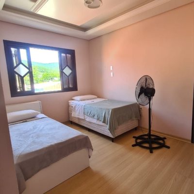 Casa Residencial com 156m², 5 quartos, 1 suíte, 2 garagens, no bairro Vargem Grande em Florianópolis