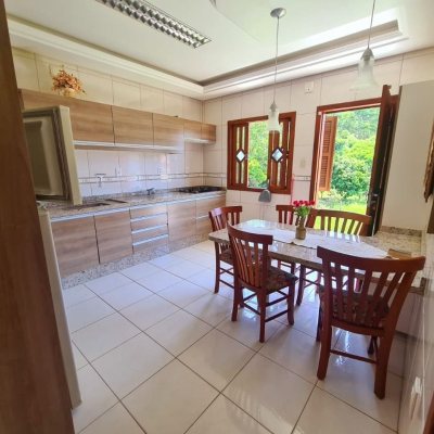 Casa Residencial com 156m², 5 quartos, 1 suíte, 2 garagens, no bairro Vargem Grande em Florianópolis