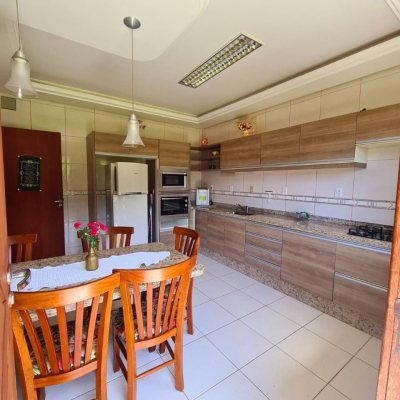 Casa Residencial com 156m², 5 quartos, 1 suíte, 2 garagens, no bairro Vargem Grande em Florianópolis