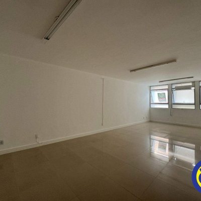 Sala com 47m², no bairro Centro em Florianópolis