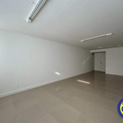 Sala com 47m², no bairro Centro em Florianópolis