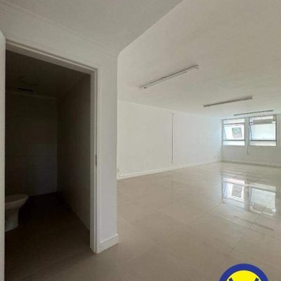 Sala com 47m², no bairro Centro em Florianópolis