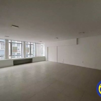 Sala com 69m², no bairro Centro em Florianópolis