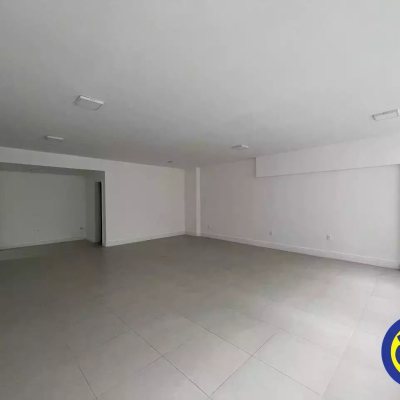 Sala com 69m², no bairro Centro em Florianópolis