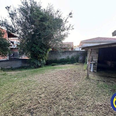 Casa Residencial com 239m², 4 quartos, 2 suítes, 2 garagens, no bairro Jardim Atlântico em Florianópolis