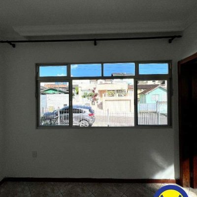 Casa Residencial com 239m², 4 quartos, 2 suítes, 2 garagens, no bairro Jardim Atlântico em Florianópolis