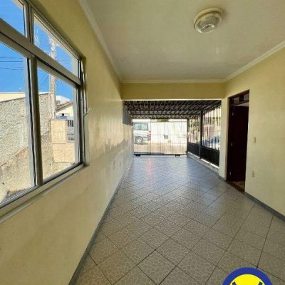 Casa Residencial com 239m², 4 quartos, 2 suítes, 2 garagens, no bairro Jardim Atlântico em Florianópolis