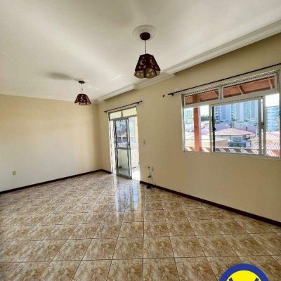 Casa Residencial com 239m², 4 quartos, 2 suítes, 2 garagens, no bairro Jardim Atlântico em Florianópolis