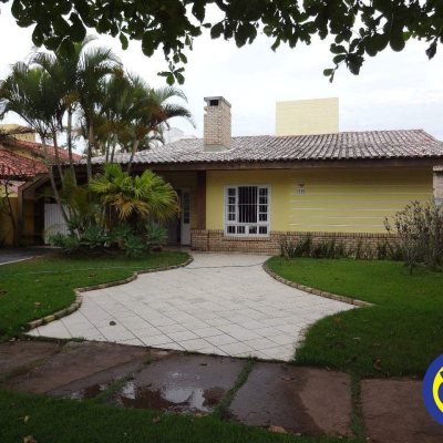 Casa Residencial com 151m², 3 quartos, 3 suítes, 1 garagem, no bairro Jurerê Internacional em Florianópolis