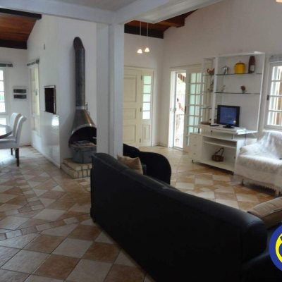 Casa Residencial com 151m², 3 quartos, 3 suítes, 1 garagem, no bairro Jurerê Internacional em Florianópolis