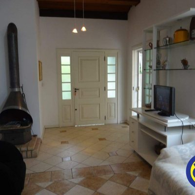 Casa Residencial com 151m², 3 quartos, 3 suítes, 1 garagem, no bairro Jurerê Internacional em Florianópolis