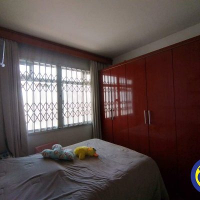 Casa Residencial com 330m², 5 quartos, 2 garagens, no bairro Balneário em Florianópolis