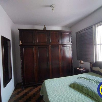 Casa Residencial com 330m², 5 quartos, 2 garagens, no bairro Balneário em Florianópolis