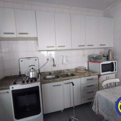 Casa Residencial com 330m², 5 quartos, 2 garagens, no bairro Balneário em Florianópolis