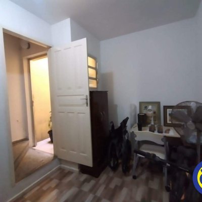 Casa Residencial com 330m², 5 quartos, 2 garagens, no bairro Balneário em Florianópolis