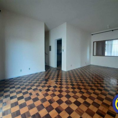 Casa Residencial com 185m², 4 quartos, 2 garagens, no bairro Agronômica em Florianópolis