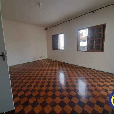 Casa Residencial com 185m², 4 quartos, 2 garagens, no bairro Agronômica em Florianópolis