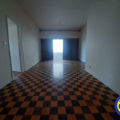 Casa Residencial com 185m², 4 quartos, 2 garagens, no bairro Agronômica em Florianópolis