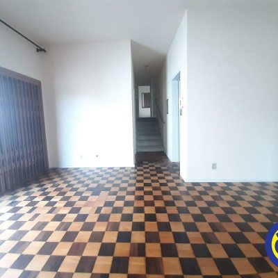 Casa Residencial com 185m², 4 quartos, 2 garagens, no bairro Agronômica em Florianópolis
