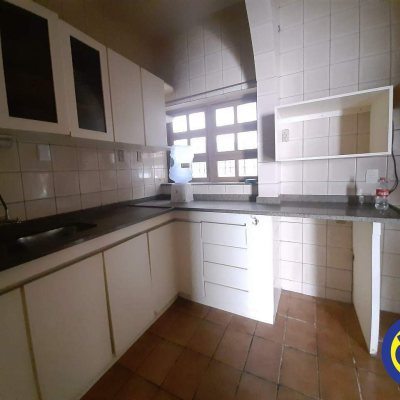 Casa Residencial com 185m², 4 quartos, 2 garagens, no bairro Agronômica em Florianópolis