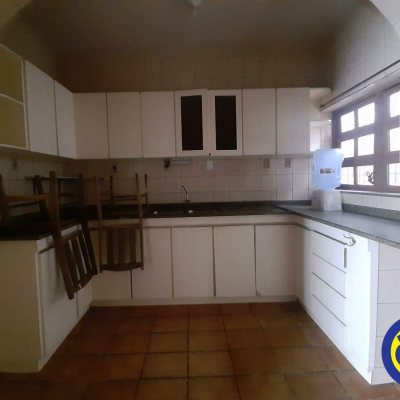 Casa Residencial com 185m², 4 quartos, 2 garagens, no bairro Agronômica em Florianópolis