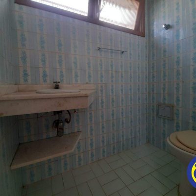 Casa Residencial com 185m², 4 quartos, 2 garagens, no bairro Agronômica em Florianópolis