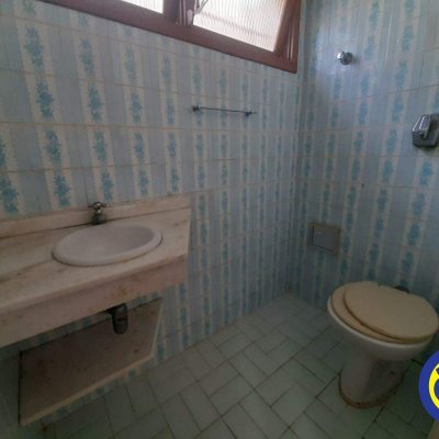 Casa Residencial com 185m², 4 quartos, 2 garagens, no bairro Agronômica em Florianópolis