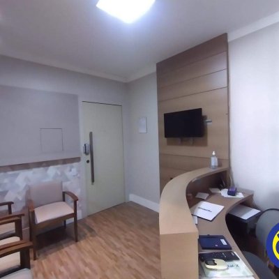 Sala com 54m², 1 garagem, no bairro Centro em Florianópolis