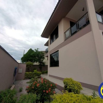 Casa Residencial com 332m², 4 quartos, 1 suíte, 2 garagens, no bairro Jardim Atlântico em Florianópolis