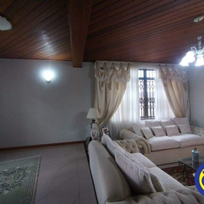 Casa Residencial com 332m², 4 quartos, 1 suíte, 2 garagens, no bairro Jardim Atlântico em Florianópolis