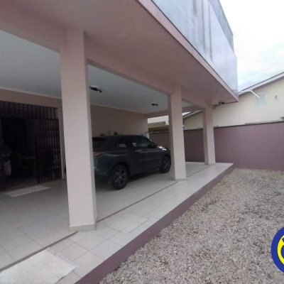Casa Residencial com 332m², 4 quartos, 1 suíte, 2 garagens, no bairro Jardim Atlântico em Florianópolis