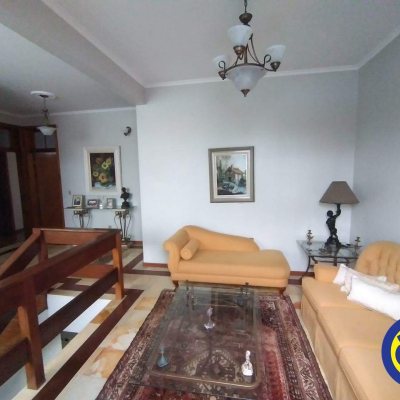 Casa Residencial com 332m², 4 quartos, 1 suíte, 2 garagens, no bairro Jardim Atlântico em Florianópolis