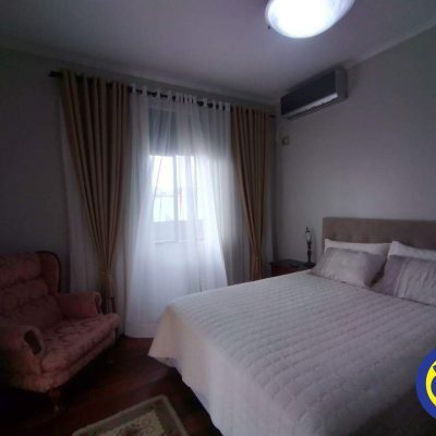 Casa Residencial com 332m², 4 quartos, 1 suíte, 2 garagens, no bairro Jardim Atlântico em Florianópolis