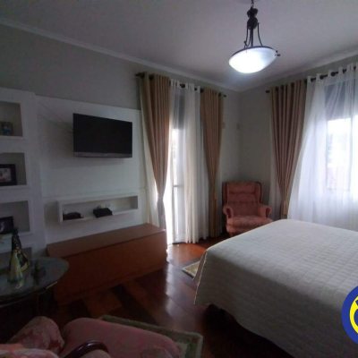 Casa Residencial com 332m², 4 quartos, 1 suíte, 2 garagens, no bairro Jardim Atlântico em Florianópolis