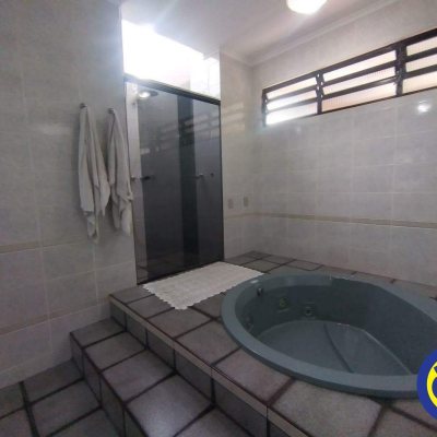 Casa Residencial com 332m², 4 quartos, 1 suíte, 2 garagens, no bairro Jardim Atlântico em Florianópolis