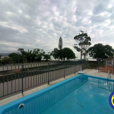 Casa Residencial com 332m², 4 quartos, 1 suíte, 2 garagens, no bairro Jardim Atlântico em Florianópolis