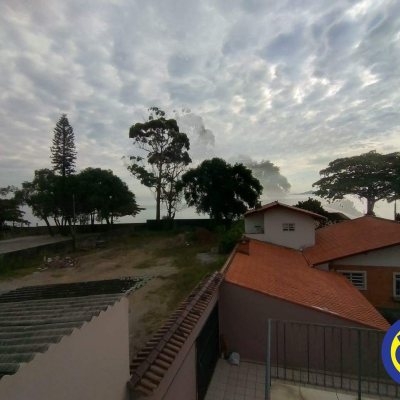 Casa Residencial com 332m², 4 quartos, 1 suíte, 2 garagens, no bairro Jardim Atlântico em Florianópolis