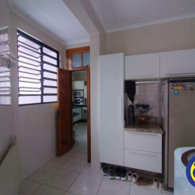 Casa Residencial com 332m², 4 quartos, 1 suíte, 2 garagens, no bairro Jardim Atlântico em Florianópolis