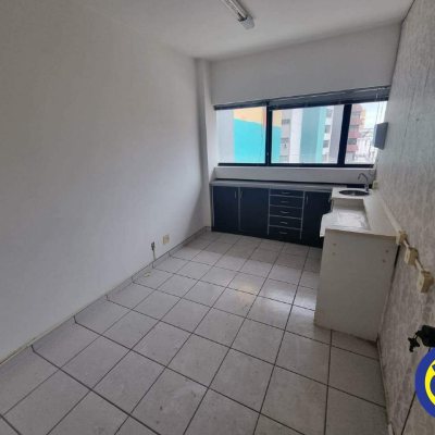 Sala com 42m², 1 garagem, no bairro Centro em Florianópolis