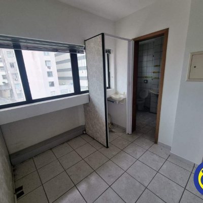 Sala com 42m², 1 garagem, no bairro Centro em Florianópolis