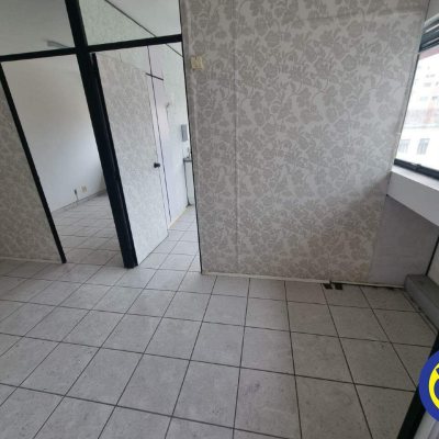 Sala com 42m², 1 garagem, no bairro Centro em Florianópolis