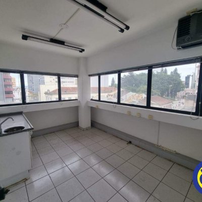 Sala com 42m², 1 garagem, no bairro Centro em Florianópolis