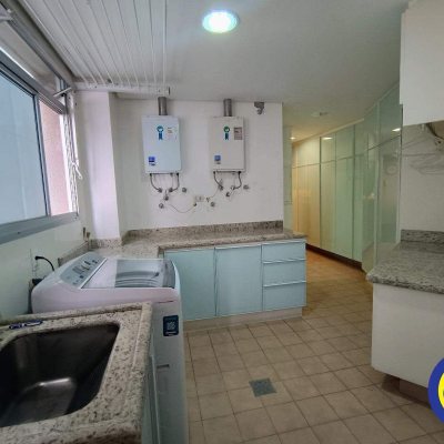 Apartamentos com 250m², 3 quartos, 2 suítes, 2 garagens, no bairro Centro em Florianópolis