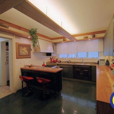 Apartamentos com 250m², 3 quartos, 2 suítes, 2 garagens, no bairro Centro em Florianópolis