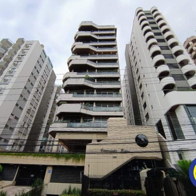 Apartamentos com 250m², 3 quartos, 2 suítes, 2 garagens, no bairro Centro em Florianópolis