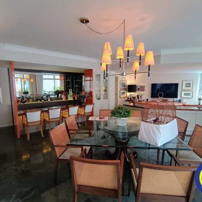 Apartamentos com 250m², 3 quartos, 2 suítes, 2 garagens, no bairro Centro em Florianópolis