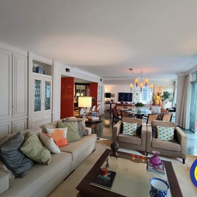 Apartamentos com 250m², 3 quartos, 2 suítes, 2 garagens, no bairro Centro em Florianópolis