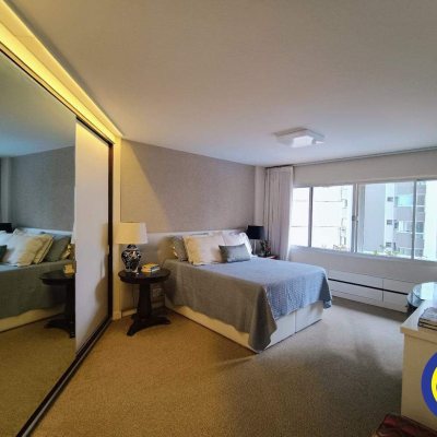 Apartamentos com 250m², 3 quartos, 2 suítes, 2 garagens, no bairro Centro em Florianópolis