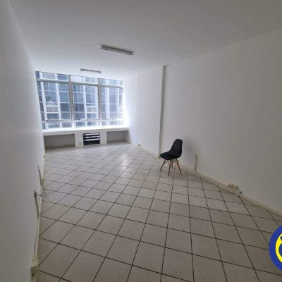 Sala com 27m², no bairro Centro em Florianópolis